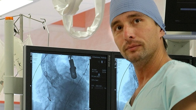 Kardiologick operace zen chlopn novou metodou ve Fakultn nemocnici v Plzni. 