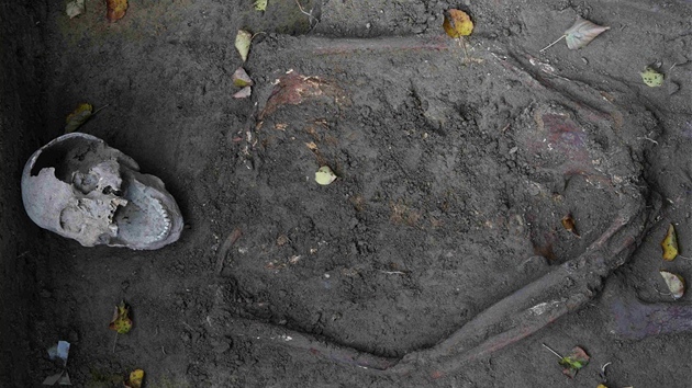 V Majetn na Olomoucku odkryli archeologov u boch muk hroby vojk zejm z bitvy u Slavkova.