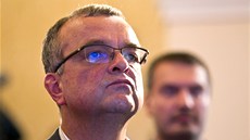 Miroslav Kalousek (TOP 09) sleduje pedbné výsledky krajských a senátních