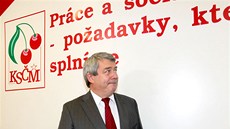 P�edseda KS�M Vojt�ch Filip neskrýval v pra�ském volebním �tábu radost. (13....