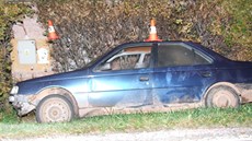 Opilý �idi� havaroval v Dolní Ole�nici na Trutnovsku. (9. 10. 2012)