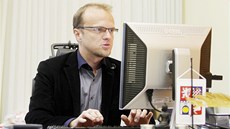 Martin Netolický chatuje s tenái