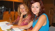 Tereza Bebarová a Kateina Tuková pi nahrávání audioknihy ítkovské bohyn.