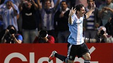 TO JE RADOSTI. Lionel Messi se směje, i jeho pobavilo, jak přelstil uruguayskou