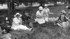 Lány, ervenec 1924. Pauza bhem mezinárodní konference.