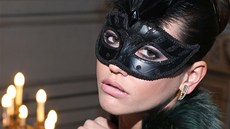 Hana Svobodová zkou�ela masky, za které se schová na ma�karním. 