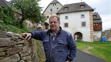 Naprostou v�t�inu oprav d�lá její majitel, Zden�k �vejda, vlastníma rukama. 