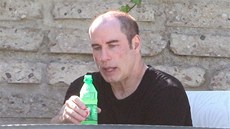 John Travolta bez vlas (19. záí 2011)