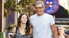 Jeff Goldblum a Emilie Livingstonová (15. íjna 2012)