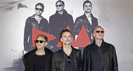 Martin Gore, Dave Gahan a Andrew Fletcher oznamují na tiskové konferenci v...