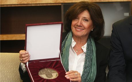 Marie Rottrová s cenou za umlecký pínos Ostrav (24. íjna 2012)