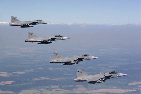 tveice stíhacích letoun JAS-39 Gripen eských vzduných sil