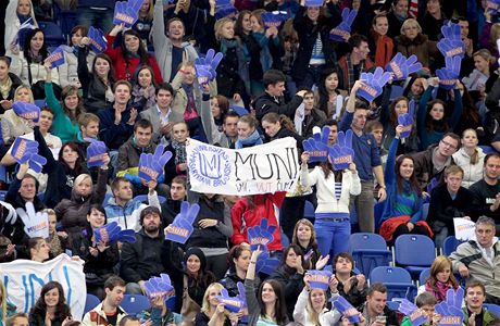 Celkem 7 200 divák fandilo v Kajot Aren pi hokejovém souboji vysokých kol v Brn loni. Tolik lidí mimo Severní Ameriku nikdy na univerzitní hokej nepilo.