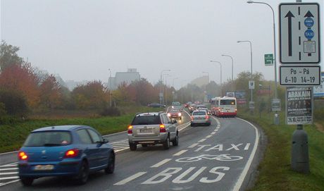 Nov vyhrazený jízdní pruh pro autobusy mezi Petrovicemi a Jiním Mstem ve