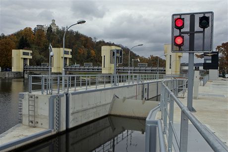 Plavební komora na jezu v Hluboké nad Vltavou, která stála 289 milion korun.