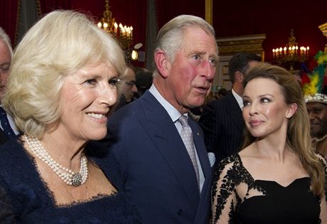 Kylie Minogue na party zazpvala princi Charlesovi a jeho manelce Camille. 