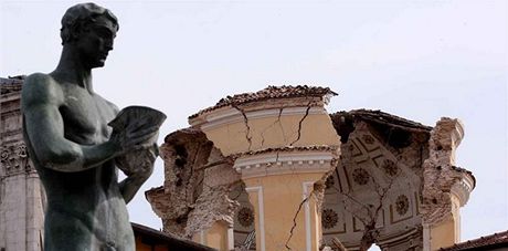 Následky zemtesení v italské Aquile (9. dubna 2009)