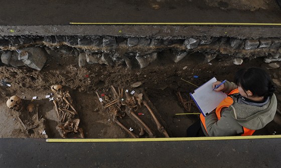 Doposud odkryli archeologové tyi desítky koster. 