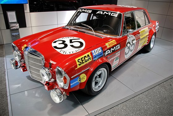 Mercedes 300 SEL 6.8 AMG "Rote Sau"