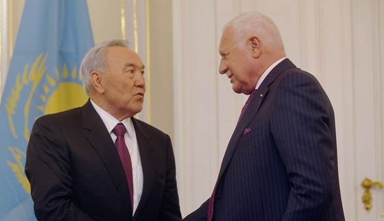 eský prezident Václav Klaus a kazaský prezident Nursultan Nazarbajev