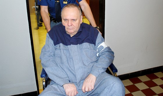 Ostravského dealera kokainu Jozefa Kulíka pivezli k soudu na invalidním