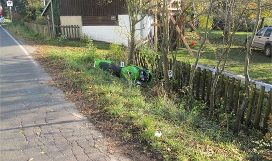 Tragická nehoda motocyklisty u Horního Kostelce.