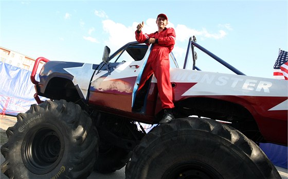 Tomá Zelenay na monster trucku