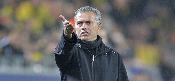 Trenér José Mourinho se tí dve vedení Realu Madrid.