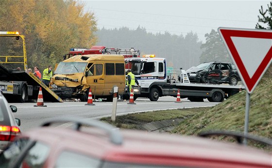 Dopravní nehoda osobního auta a dodávky zablokovala dopravu na 89. kilometru