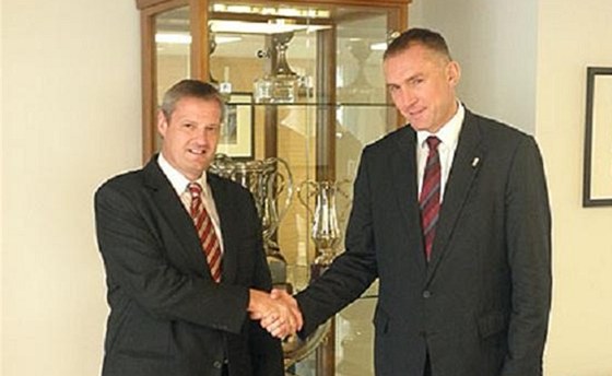 Kamil Novák (vpravo) byl práv jmenován genrálním sekretáem FIBA europe.