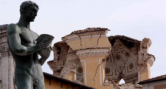 Pi zemtesení v italské Aquile zahynulo 309 lidí.