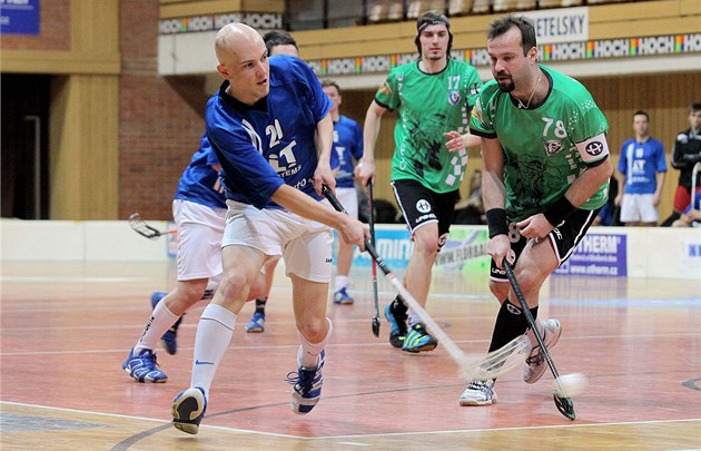 Vclav Stank z florbalovho klubu ti esk Budjovice stl na branku v zpase se Rtyn