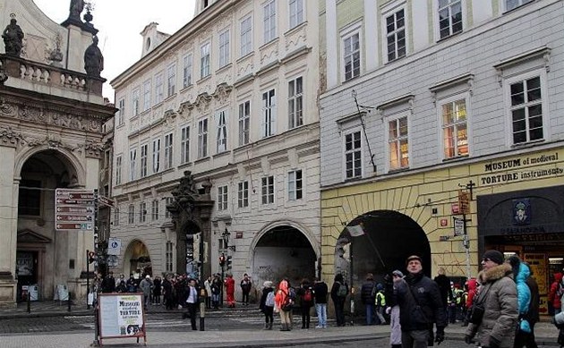 Colloredo-Mansfeldský palác