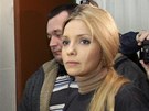 Dcera vznné Julije Tymoenkové ve volební místnosti (28. íjna 2012)
