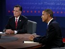 Mitt Romney a Barack Obama bhem poslední prezidentské debaty (22. íjna 2012)