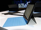 iPad zdaleka nemá tak dobe vyeený stojánek jako Surface. Stojí dobe na...