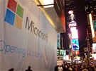 Microsoft uvede Windows 8 a zahájí prodej tabletu Surface. Na Times Square k...