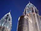 Stavba Petronas Towers vyla na 32 miliard korun.