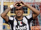 OSLAVA ROZHODUJÍCÍHO GÓLU. Zápas v Catanii rozhodl ve prospch Juventusu Arturo