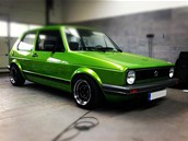 Volkswagen Golf vyroben v roce 1981 koupil dvaadvacetilet Ale ped temi