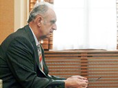 Hejtman Lubom�r Franc (�SSD) a p�edseda KS�M v hradeck�m kraji Otakar Ruml...