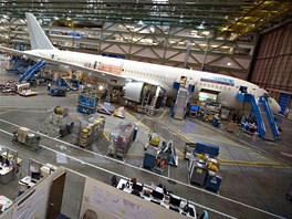 Pohled na letoun Boeing 787 v továrn v Everettu ve stát  Washington