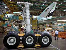 Kola podvozku Boeingu 777 ekají na instalaci v továrn americkém Everettu.
