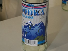 Lahve od distributora VAPA Drink, ve kterch se vyskytl jedovat metanol.