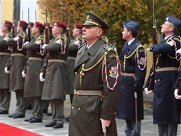 Ministry obou zemí v Uherském Hraditi uvítala estná strá.