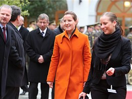 Vicepremiérka eské vlády Karolína Peake upoutala v Uherském Hraditi výrazným