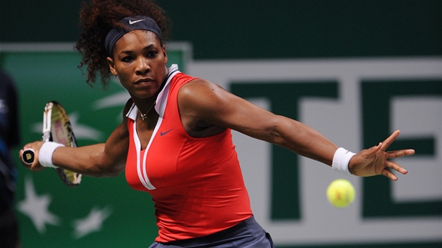 MOHUTN NPAH A RNA. Serena Williamsov zatm na Turnaji mistry nezavhala. Naposledy zdolala Viktorii Azarenkovou a zajistila si postup do semifinle z prvnho msta.