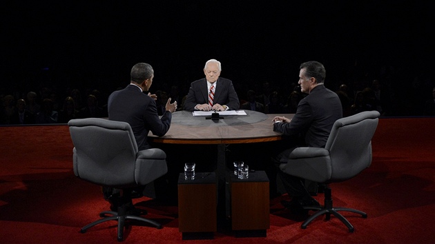 Mitt Romney a Barack Obama bhem posledn prezidentsk debaty (22. jna 2012)