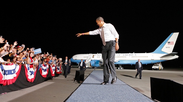 Jet veer peletl Barack Obama z Chicaga na pedvolebn mtink do Clevelandu. (26. jna 2012)