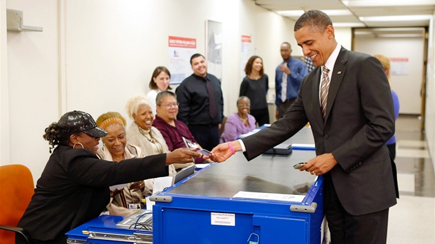 U volebn komise se Barack Obama prokzal idiskm prkazem. (25. jna 2012)